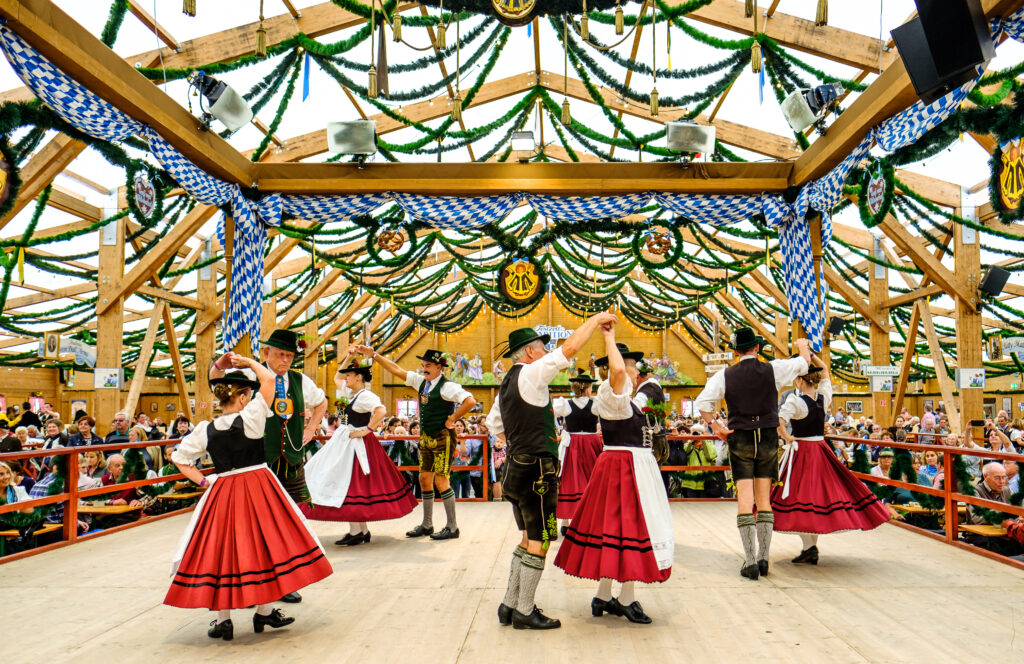 Oktoberfest-Tänze-Folkloretänze