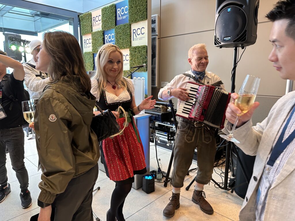 Oktoberfestband-Reichstag